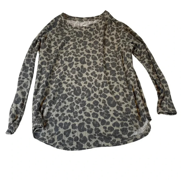 Peace and Pearls leopard print shirt, Size   L - Picture 1 of 5